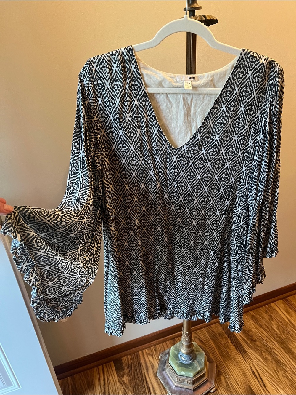 Amuse Society Black & White V-Neck Diamond Print Bell Sleeve Tunic